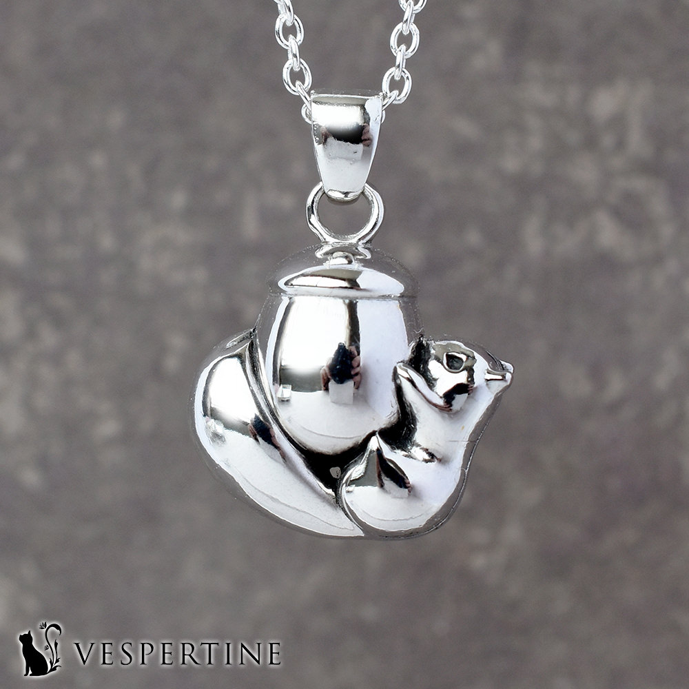 リスどんぐりネックレス